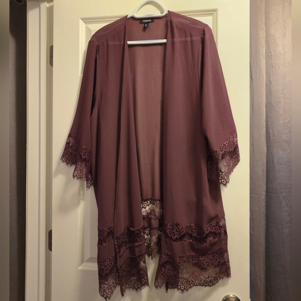 TORRID Lace-Trim Sheer Kimono Robe in Dusty Mauve